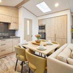 Wag Tail Lodge with Hot Tub