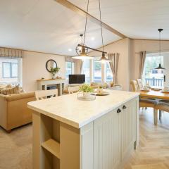 Luna Lodge with Hot Tub