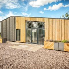 PRIVATE LUXURY BARN IN ITS OWN 0.75ACRES