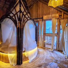 Manta Savana Luxury Bamboo Villa