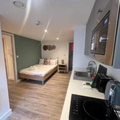 Studio Flat Close to Queen Square - Flat 3B