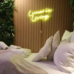 Lunaria Living I Studio - Ambilight 55 Zoll TV - Retro-Konsole -Parkplatz - Zentral - HBF-nah & VW-Tor 17