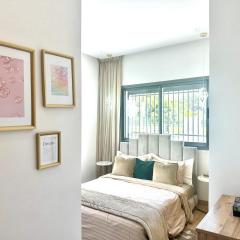 AeroLuxe 8 min Aeroport 15 min Casablanca Free Wifi , Parking