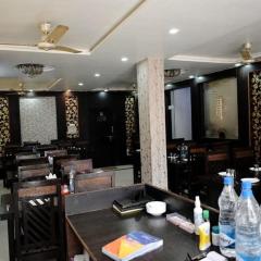 Hotel O Gayatri Palace