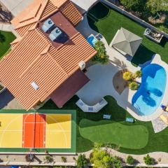 Sleeps 16 Sport Court Heated Pool Putt Putt