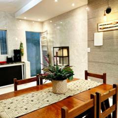 150m da Praia Grande - conforto e praticidade!