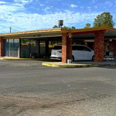 OYO Hickory House Inn