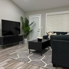 Modern Private Suite close to the Airport & Border