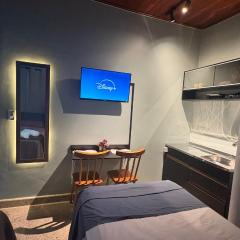 Smart Studio 101 com ar WiFi e garagem prox ao shopping