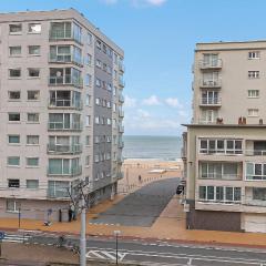 2 Bedroom Cozy Apartment In Oostende