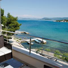 1 Bedroom Stunning Apartment In Sreser