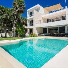 Beachfront Luruxy Villa in Tulum