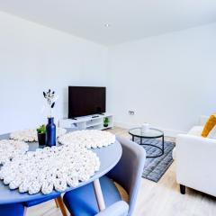 Peaceful 4 Bed House with Driveway and Garden