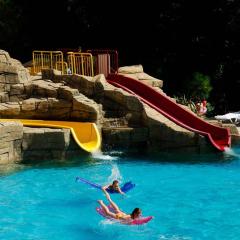 StayFlex by Helios - All Inclusive-Kids Slide - Pool -Individual AC in the rooms - EV station
