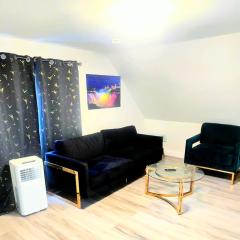 New & Chic 5 min walk to falls