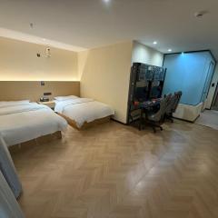 Hulk Esports Cinema Hotel Guiyang Fountain Pool Branch