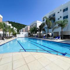 Apê com A/C, Garagem e Piscina em Canasvieiras