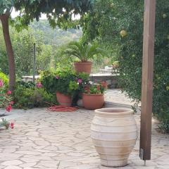 Steinhaus In Leonido Mit Parkplatz