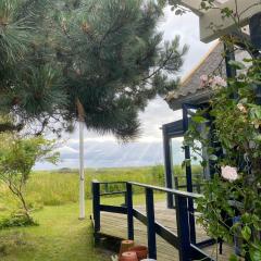 Cozy Beach House In The First Row