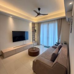 R&F, Luxe Seaview Suite, 2B2B, Walk to CIQ & Mall