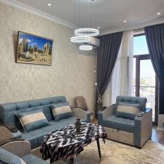 Modern Luxe Retreat w Balcony Free Airport Pickup