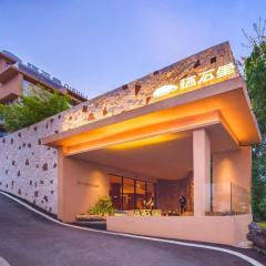 Zhangjiajie Shisuji Hotel (Zhangjiajie National Forest Park Sign Gate Branch)