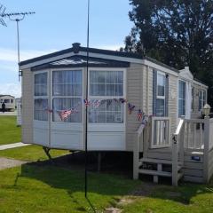 Cosy 6 Berth Caravan At Naze Marine Holiday Park In Essex Ref 17042Sw