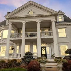 Gorgeous Historical Mansion on the Lake Front