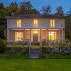 Shrewton House - Stunning 4 double ensuite bedrooms
