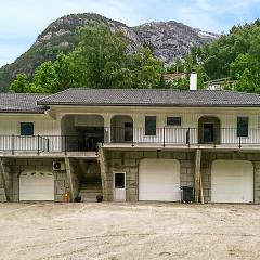 Amazing Apartment In Eidfjord With House A Mountain View