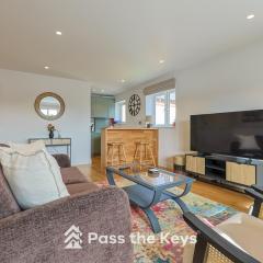 Pass the Keys Spacious Newly Renovated Flat in Charming Village