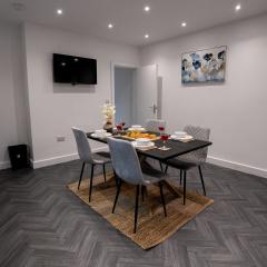 Stylish City Centre 2 bedroom Apartment- Arboretum Retreats