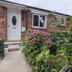 Flat, 2 Double Beds, Free Parking, Near Arena