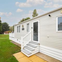 Squirrel Lodge with Hot Tub