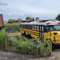 Unieke overnachting in Amerikaanse Schoolbus