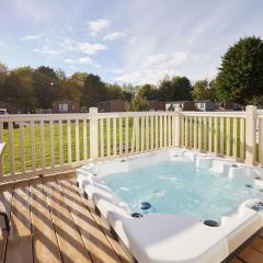 Brooksbank Lodge with Hot Tub