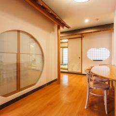 Just a short walk 心斎橋 Glico Sign 1min 道頓堀30-second 黒門市場 難波駅 Dotonbori Guesthouse 竹の阁