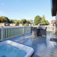 Barakah Lodge with Hot Tub