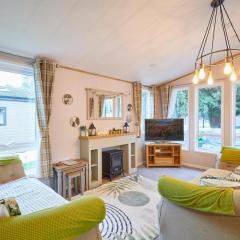 Lucky Lodge with Hot Tub