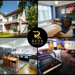 Northfield Cottage, Games & Arcade Room, Dog Friendly HS2, NEC, BHX, M42, Family Gatherings, Contractors, Hot Tube Hire Optional