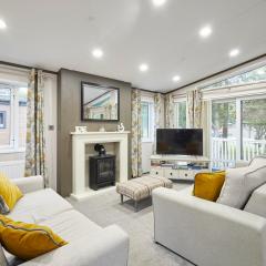 Brackencroft Lodge with Hot Tub