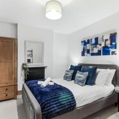 LuxeVille I Serene 3BR Apartment with Private Courtyard I LongTerm RatesI ParkingI WiFi