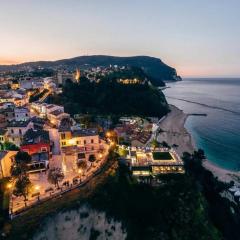 N106 - Numana, villetta con giardino