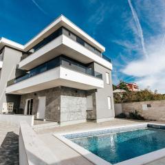 Aurelia Pool Apartments