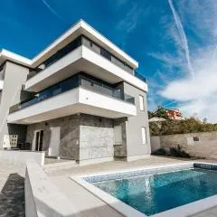 Aurelia Pool Apartments