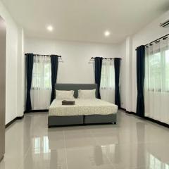 Cozy Houses "White Sally"