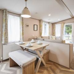 Stone Beck Lodge with Hot Tub