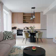 Kotzebue Stay - Sleek & Moody, Dark Green & Black