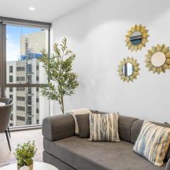 1BR Retreat- City & River Views Queen's Wharf