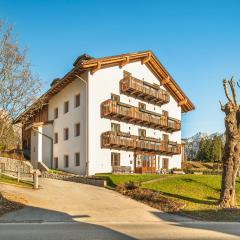 Cademai Alpenglow Chalet with Sauna R&R